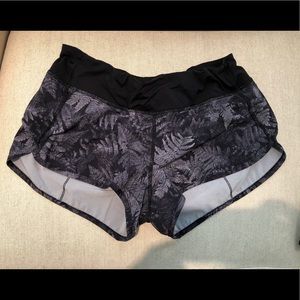 Lululemon grey/black patterned Speed Up Short